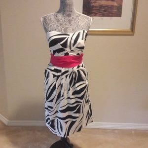 NWOT Cute strapless dress